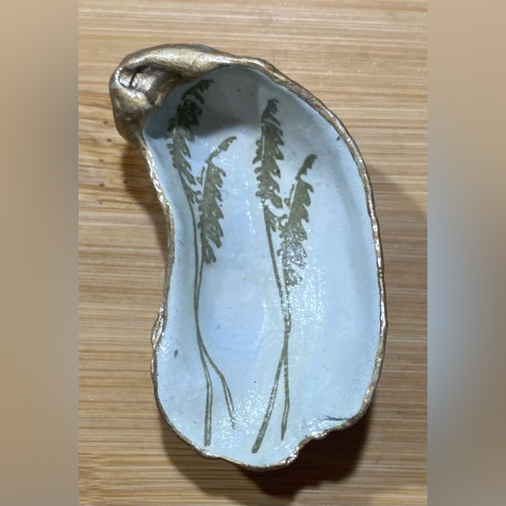 Trinket/Jewelry Dishes Oyster Shells Set of 3 White W/Gold Sweetgrass Handmade - Picture 6 of 6